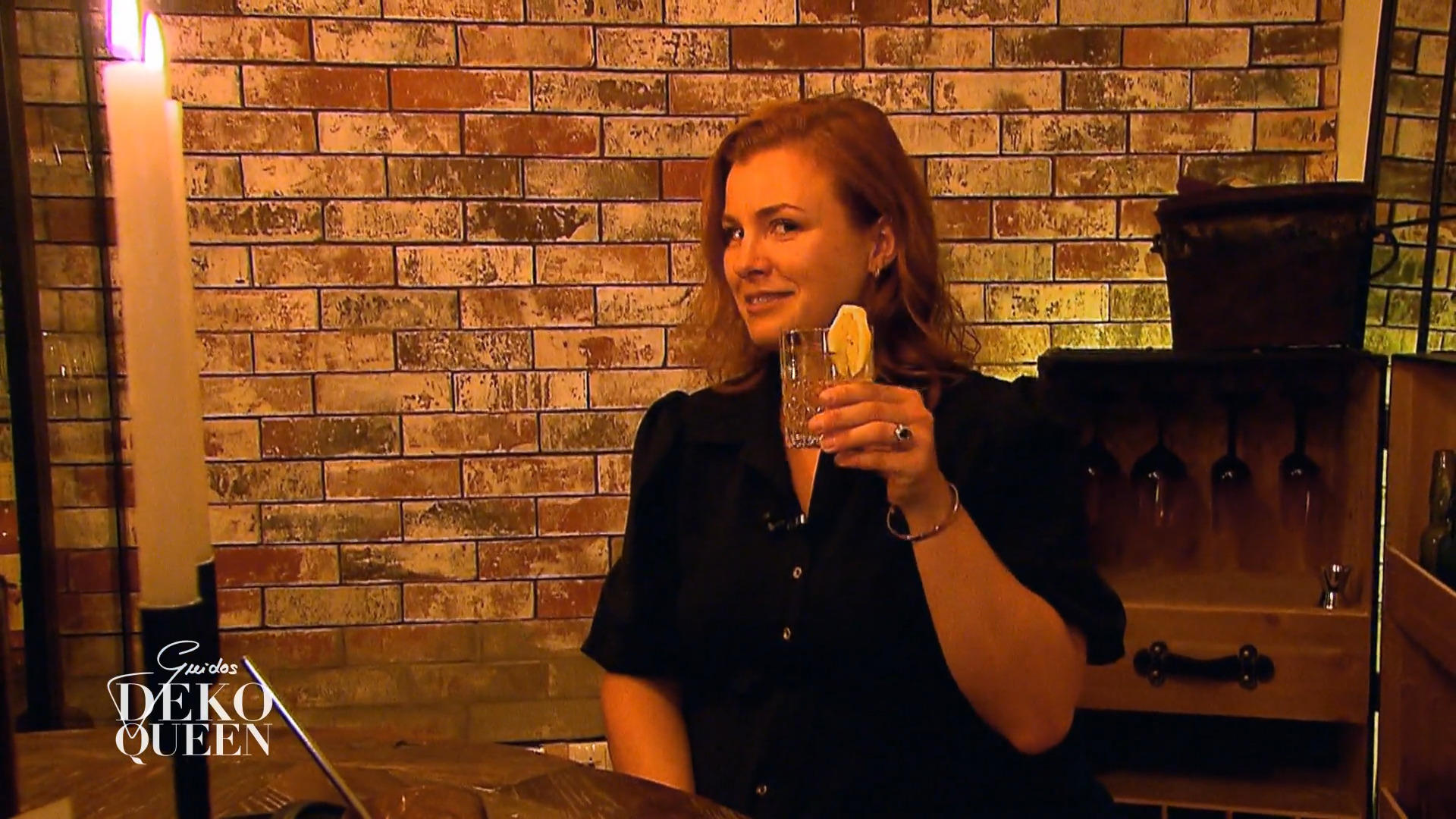 Karoline präsentiert ihre „Industrial Bar“