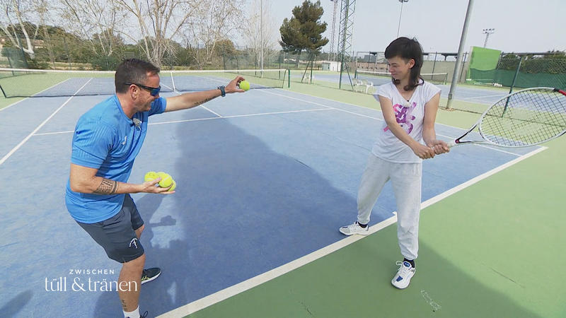 Die erste Tennisstunde für Anne