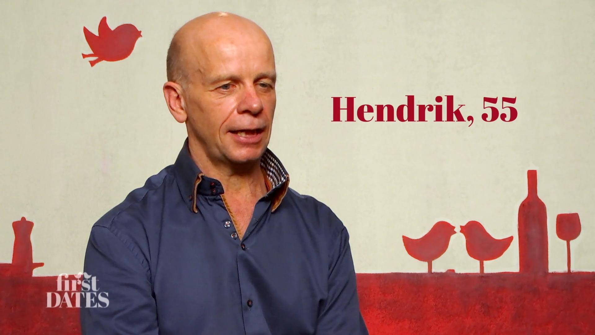 Sabine und Hendrik schauen sich ganz genau an