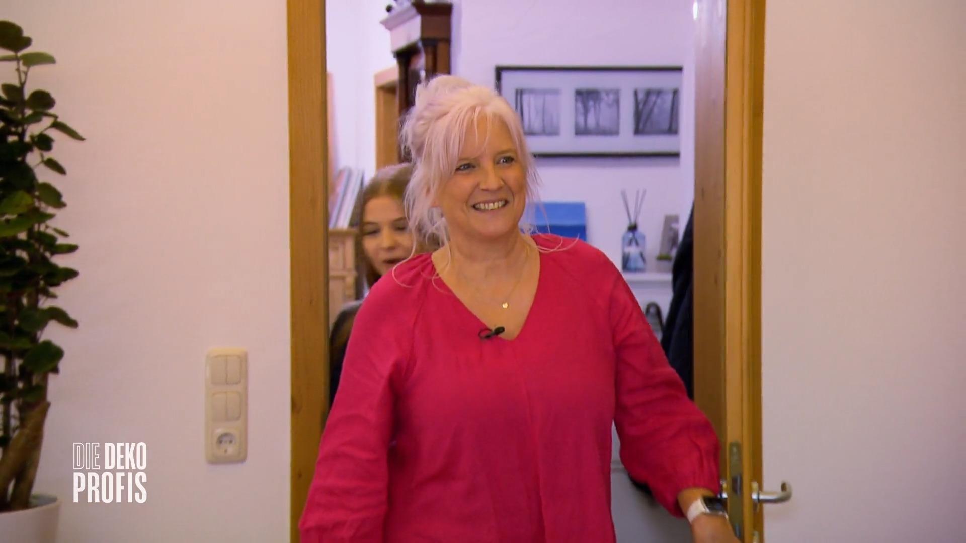 Susanne und Lisa entdecken das neue Zimmer