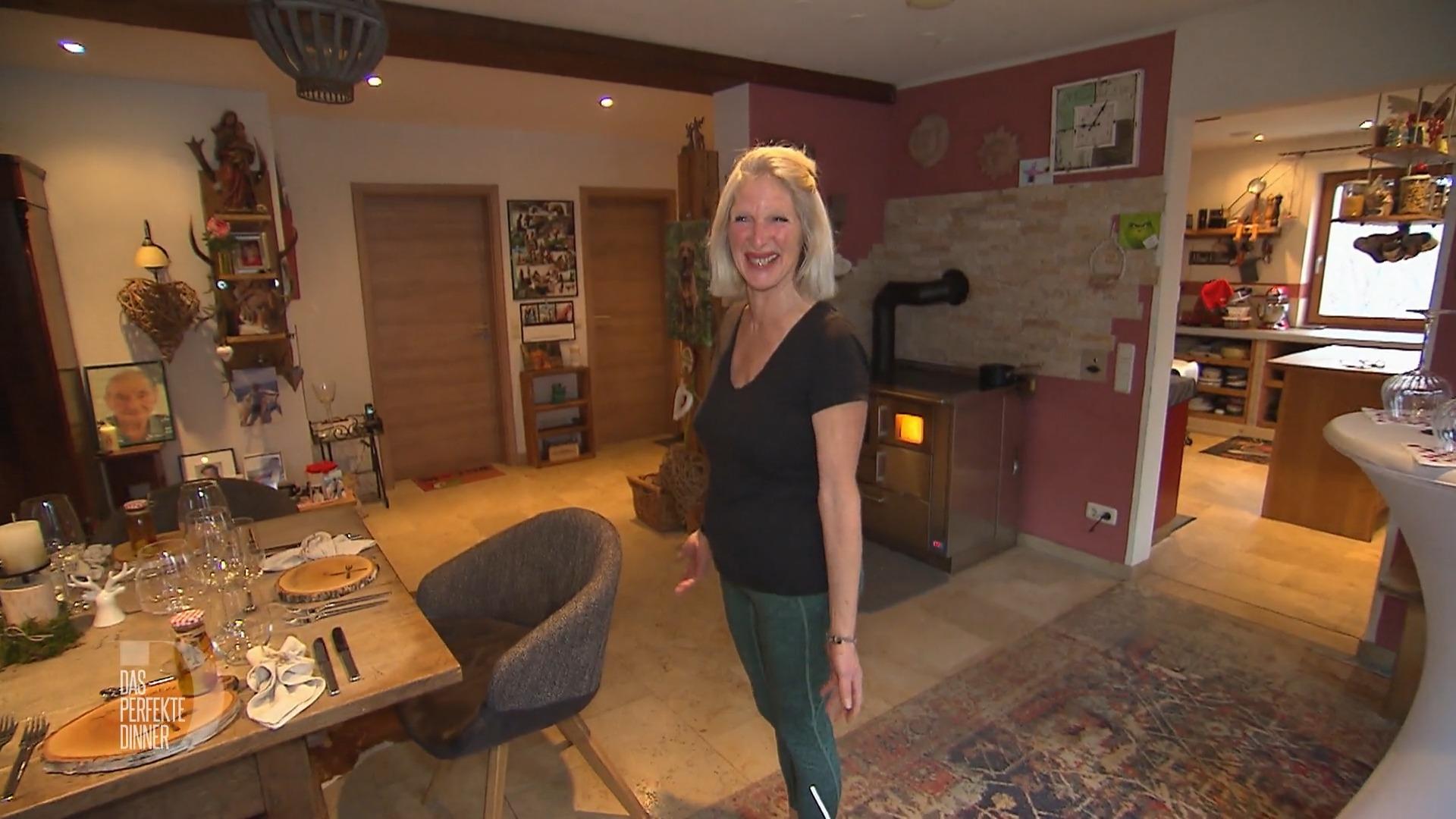 Monika kocht hausgemachte Leckerbissen