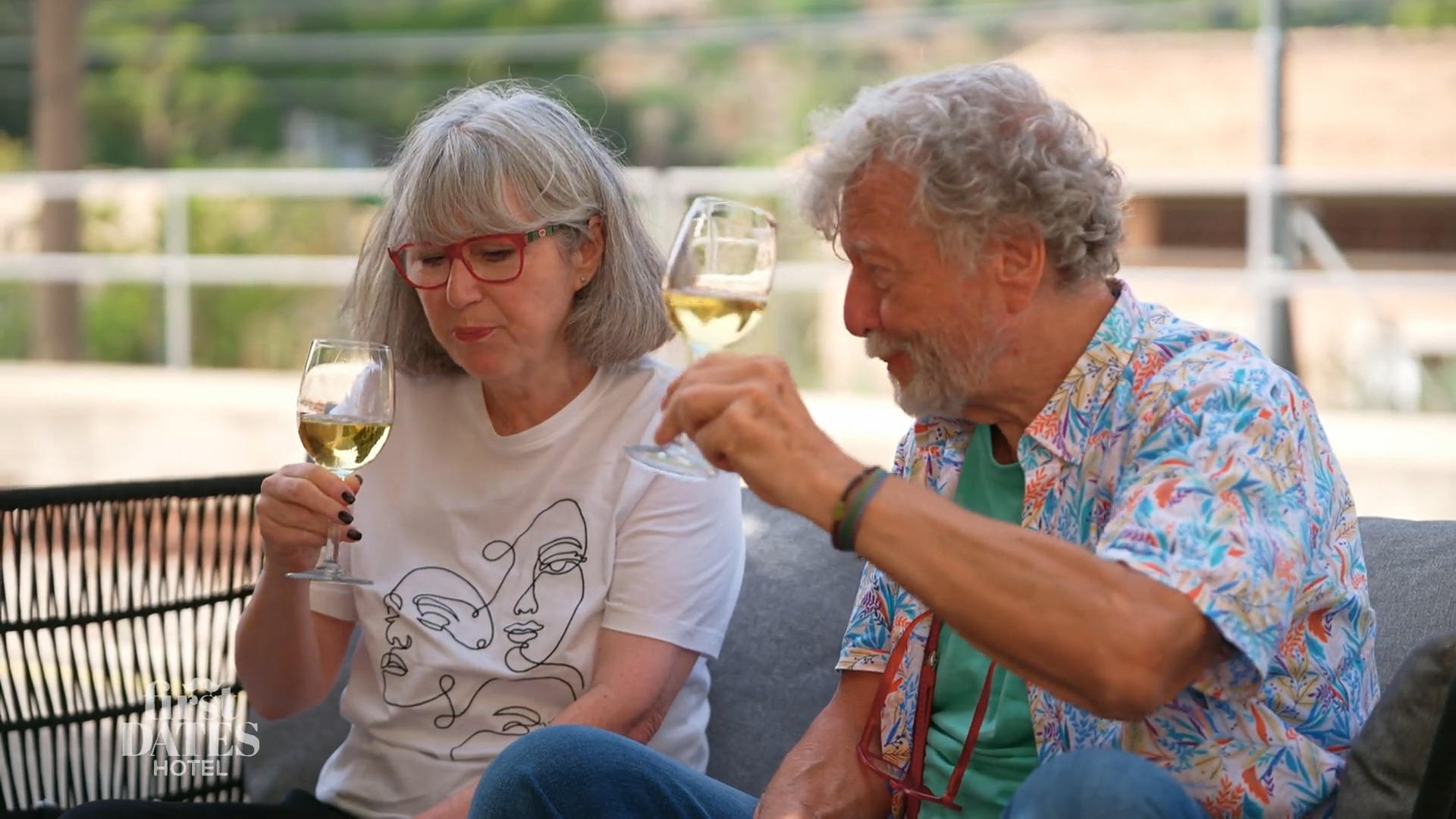 Brigitte möchte mit Gerald über Fernbeziehung sprechen
