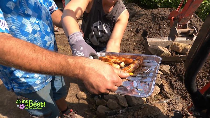 Hier gibt's zur Stärkung eine Bratwurst