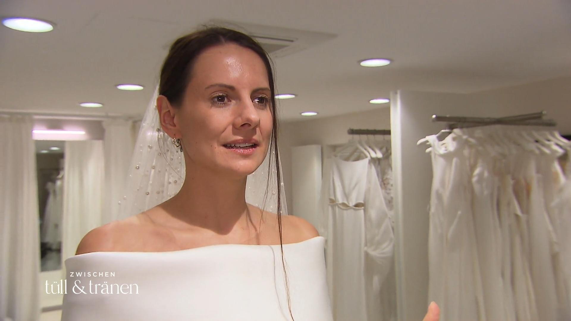 Kann Janna sich endlich für ihr Kleid entscheiden?