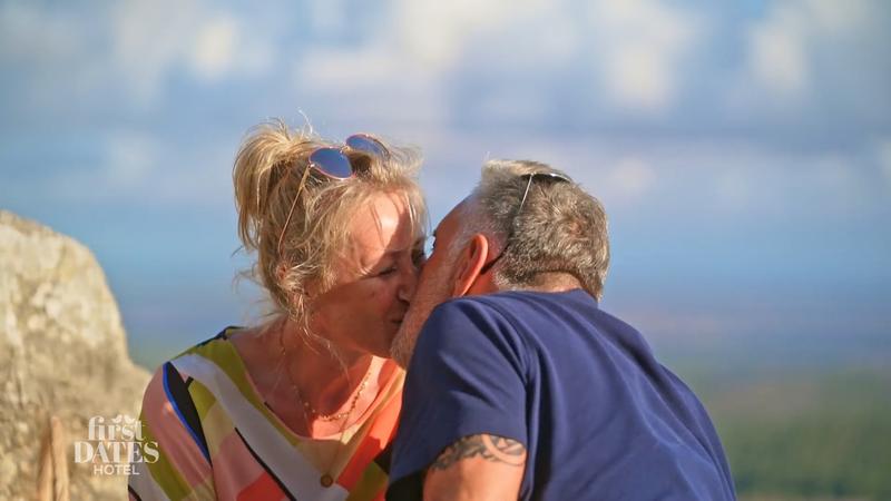 Karina und Kurt genießen ein unvergessliches Picknick