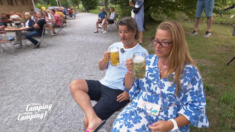 Birte und Martin erleben das bayerische Leben im Biergarten