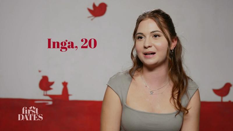 Inga bringt Schmuck aus dem Zahntechniker-Praktikum