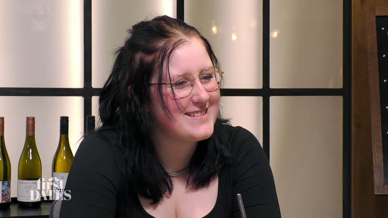 Leonie ist begeistert von Cans Art und seinen Augen