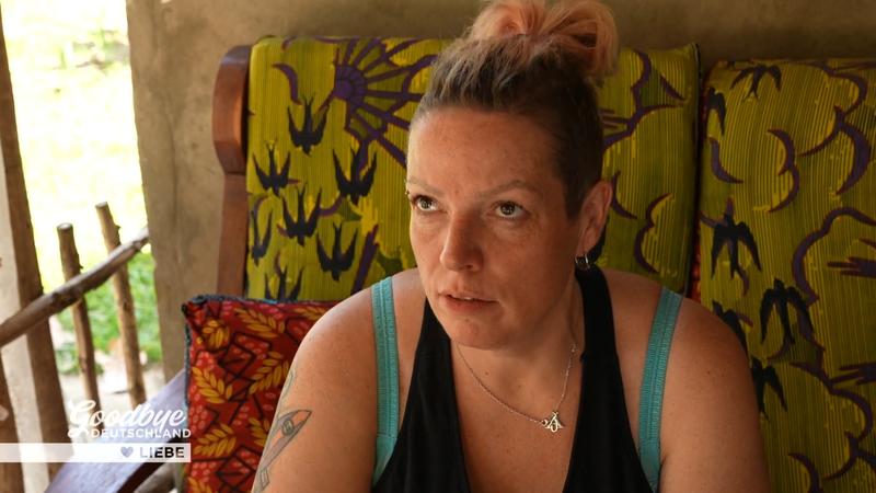 Janine kümmert sich um die Eröffnung der Dorfschule