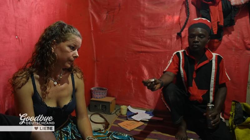 Voodoo-Meister entfernt das Böse aus ihrem Körper