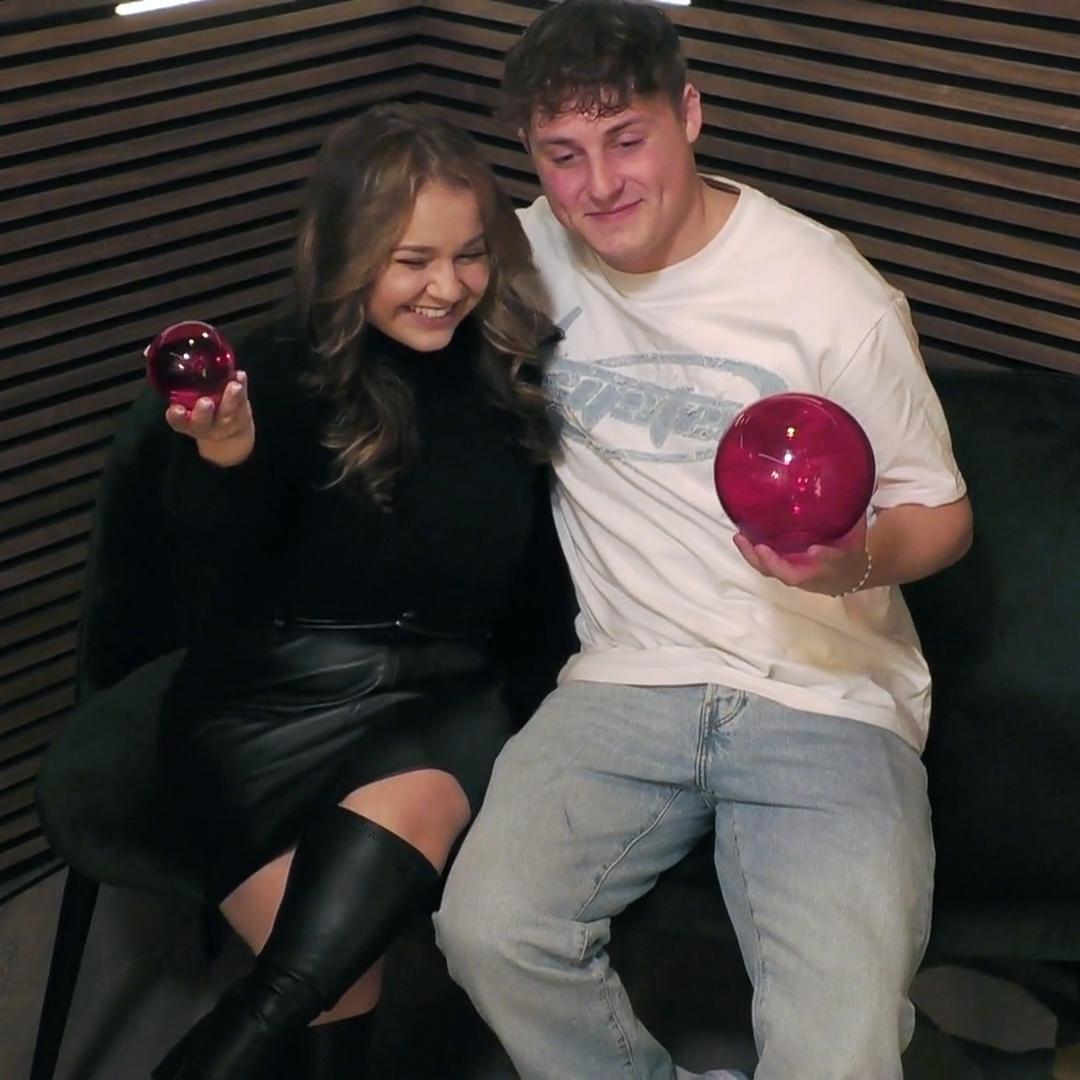 Vanessa erzählt Malcolm von ihrem Influencer-Leben