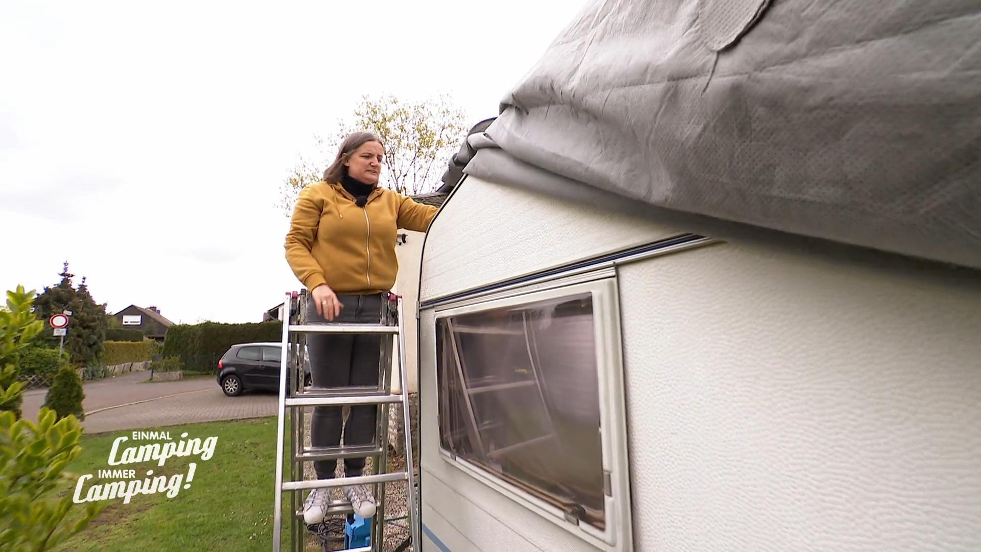 Ali und Daniela machen ihren Wohnwagen fit