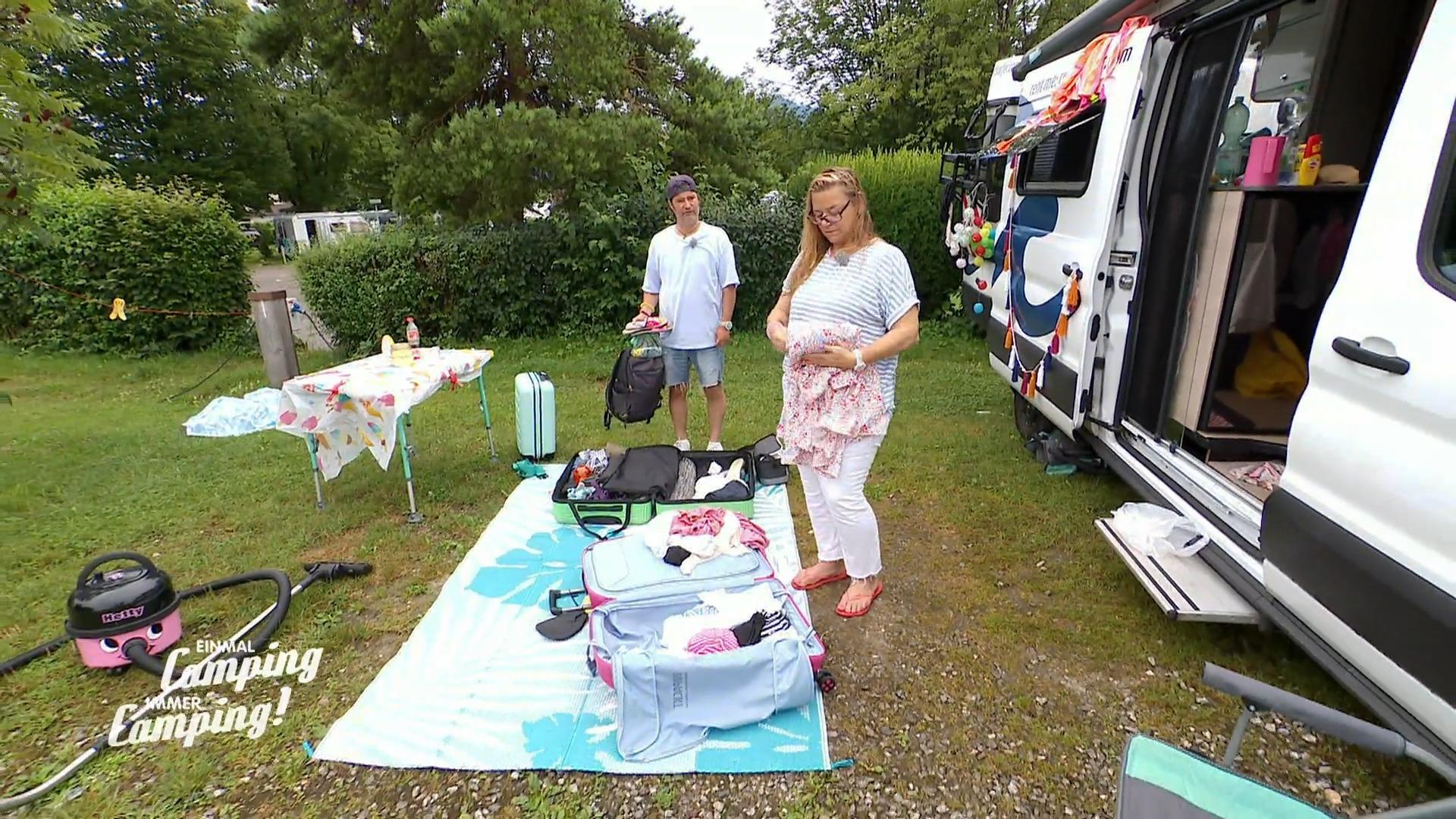 Birte und Martin packen zusammen
