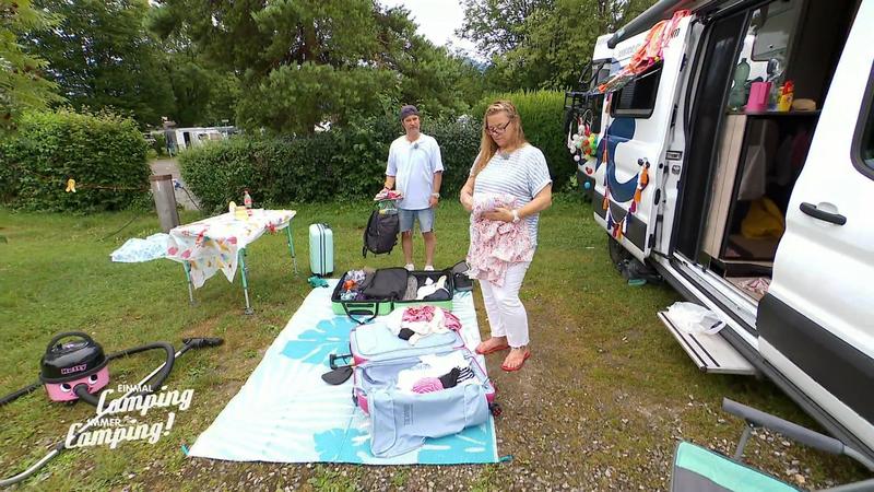 Birte und Martin packen zusammen