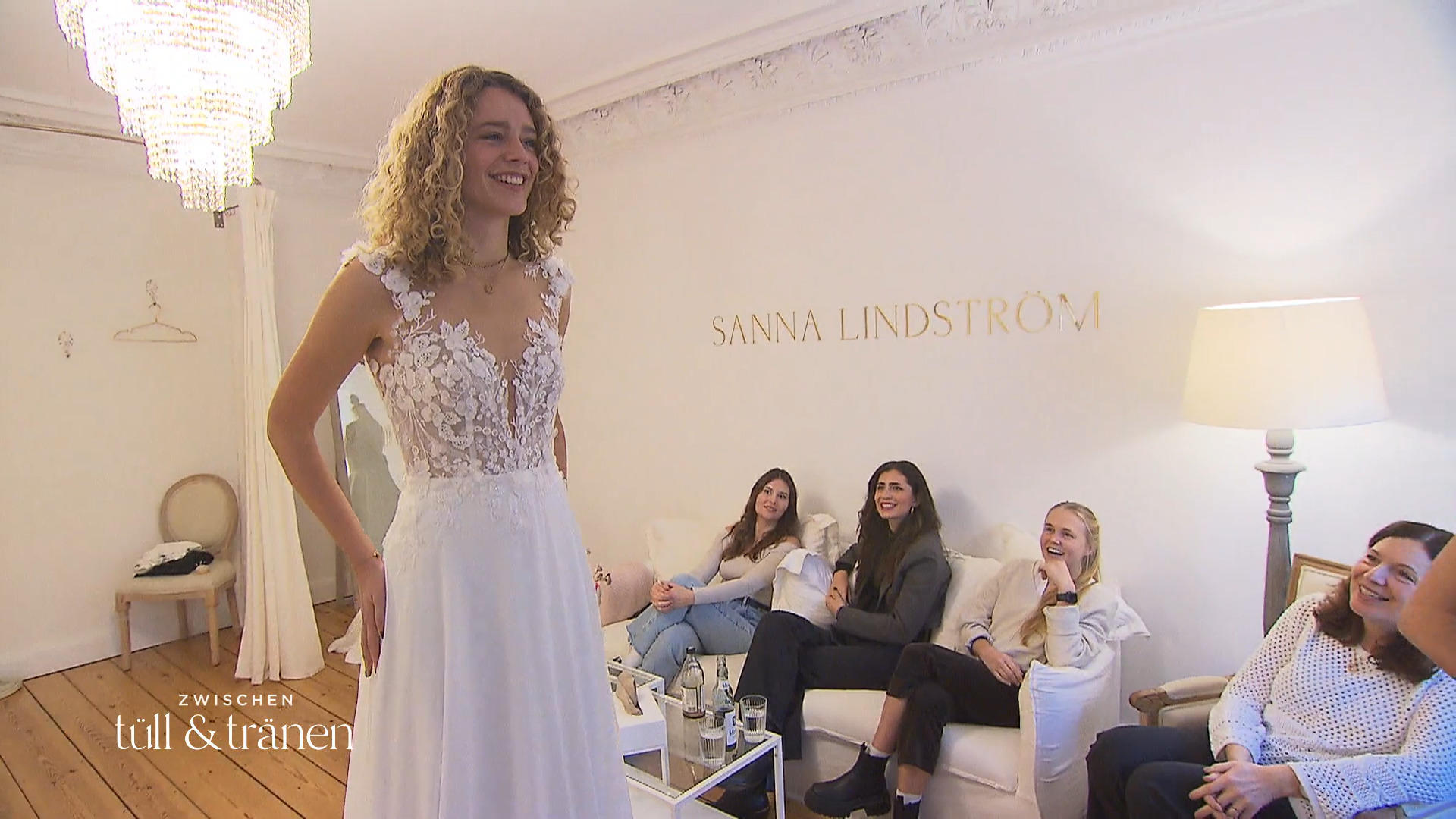 Annika hatte schon einige Brautkleider an