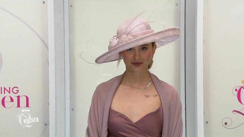 Wird Mara mit ihrem royalen Look überzeugen?