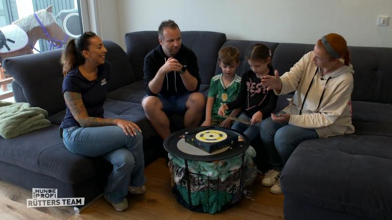 Ellen Marques prüft die Fortschritte der Familie