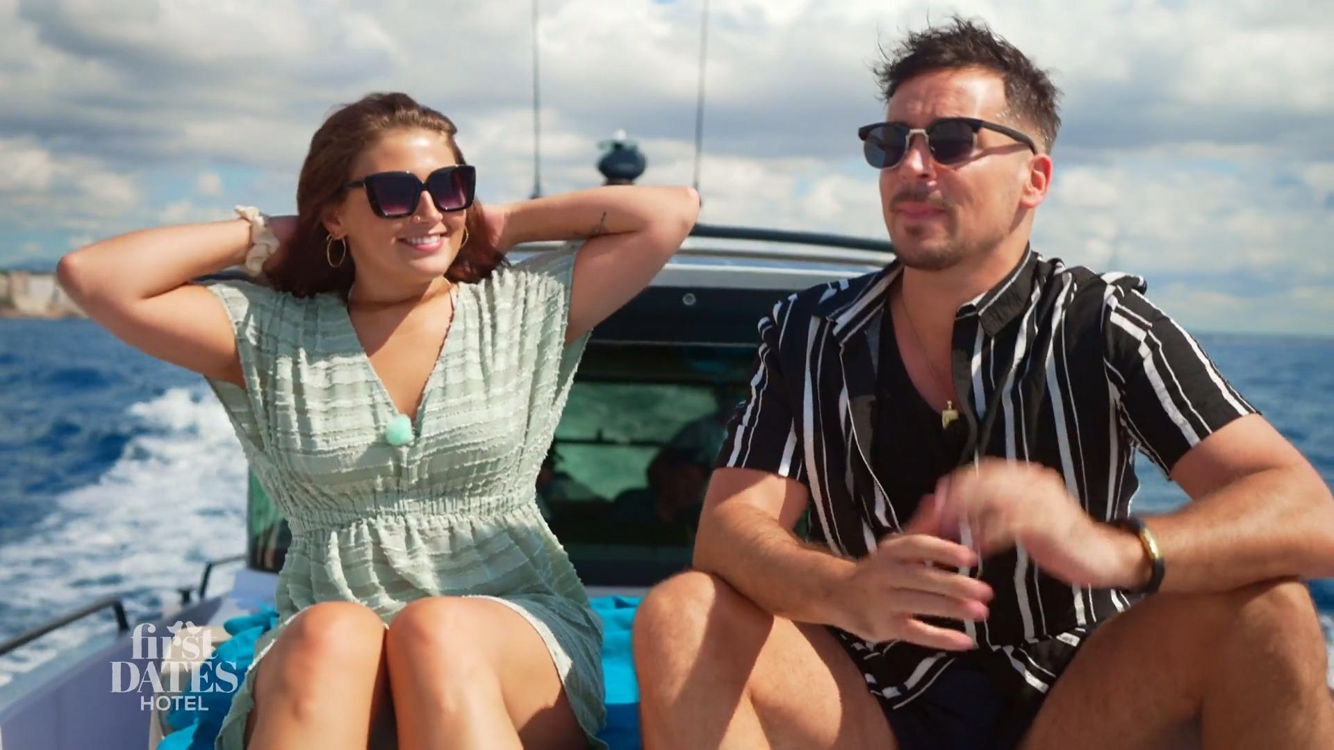 Ian und Joanna genießen ihr Date auf dem Wasser