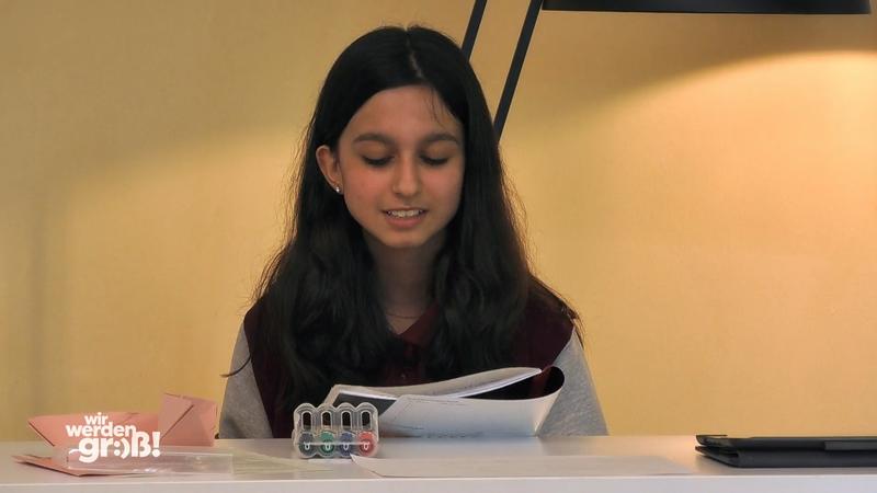 Die Teenager lesen ihre Aufsätze vor