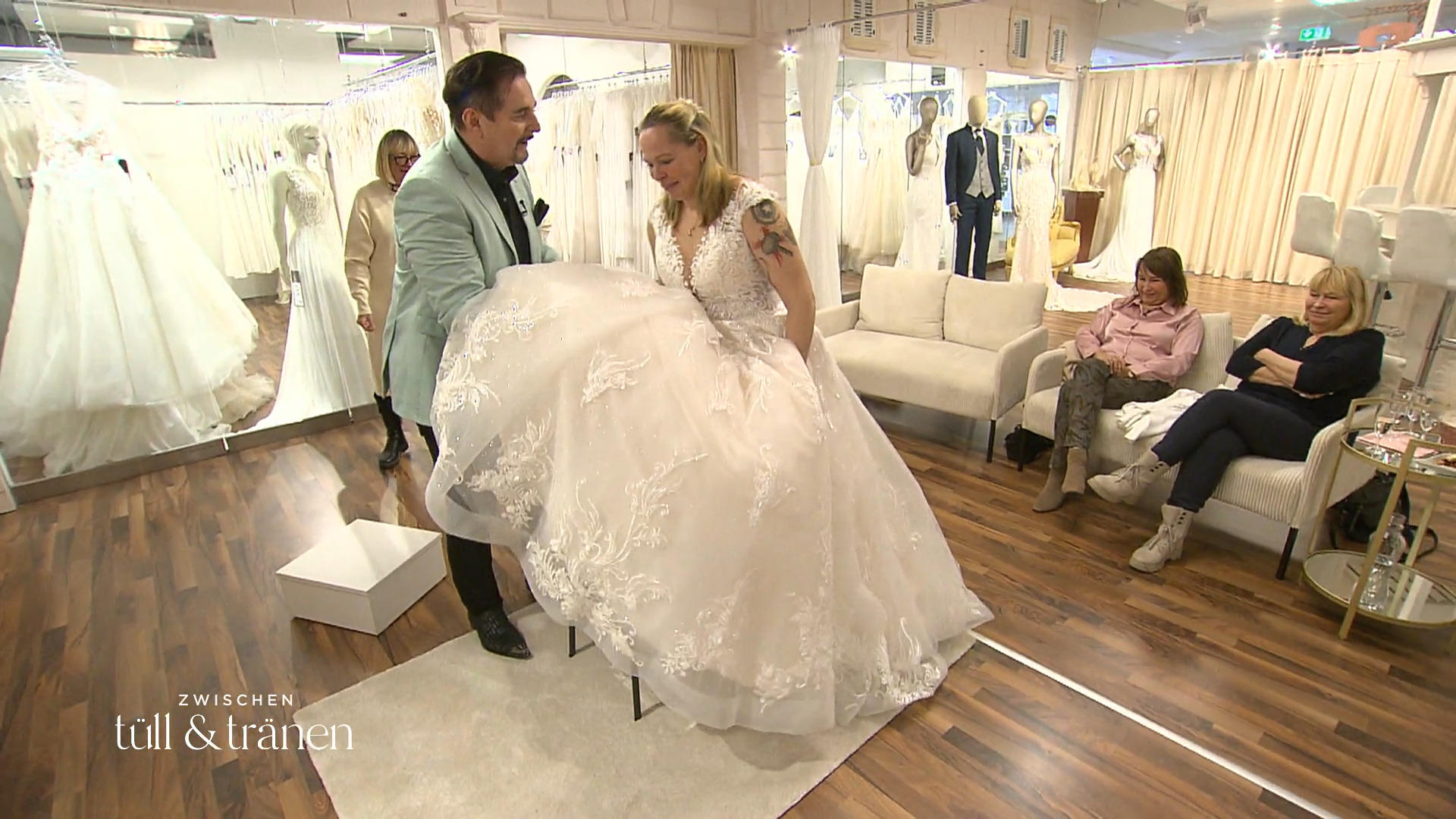 Toilettengang mit Brautkleid? Uwe weiß wie´s geht