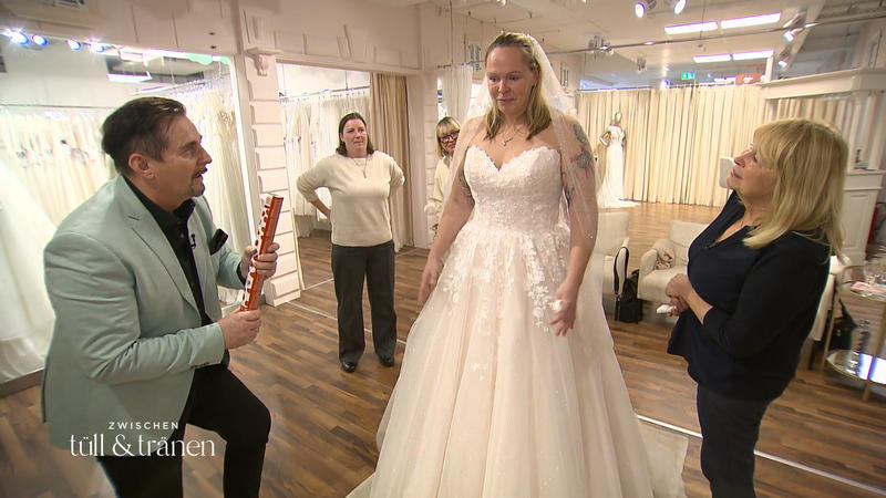 Uwes Favoritenkleid überzeugt Anne