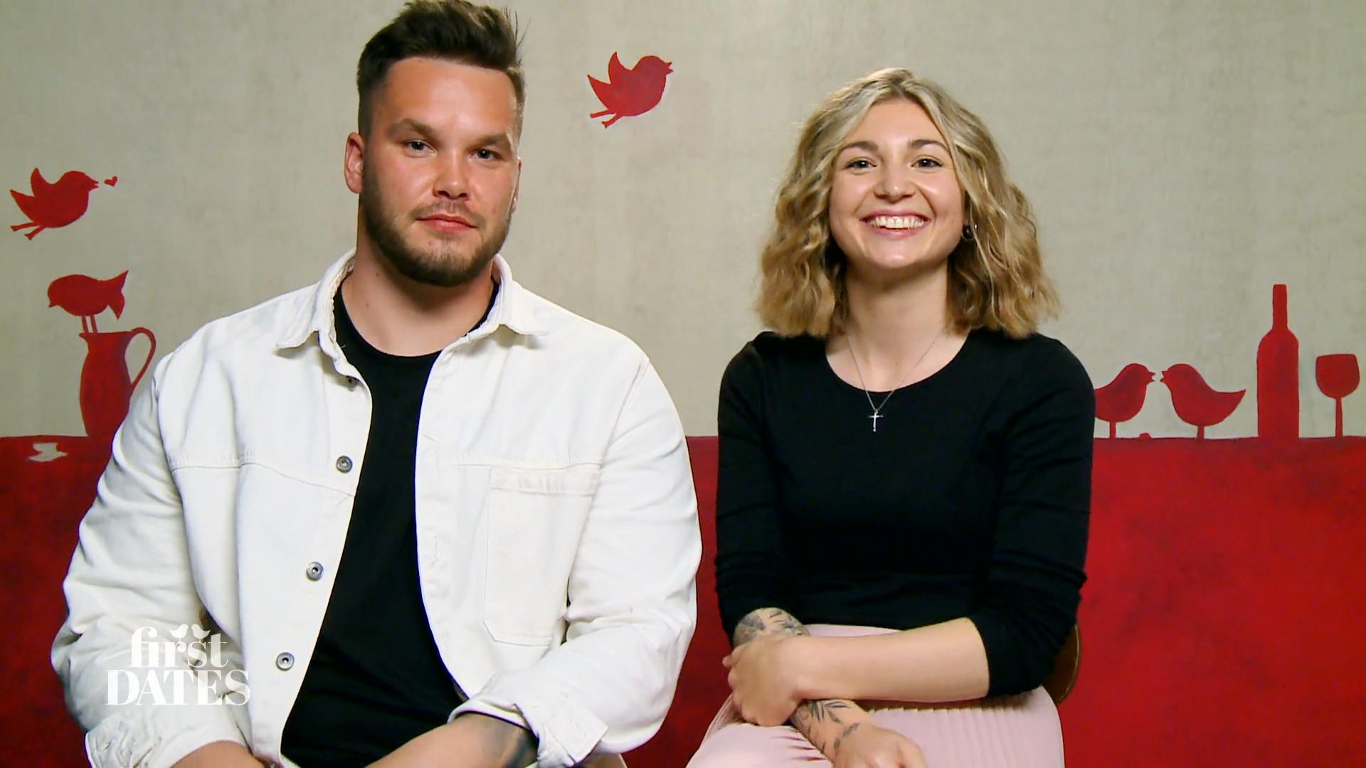 Mike und Vivien erhalten ein Liebesschloss