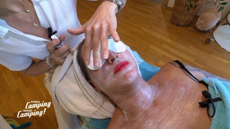 Jules und Max relaxen im Wellnessbereich