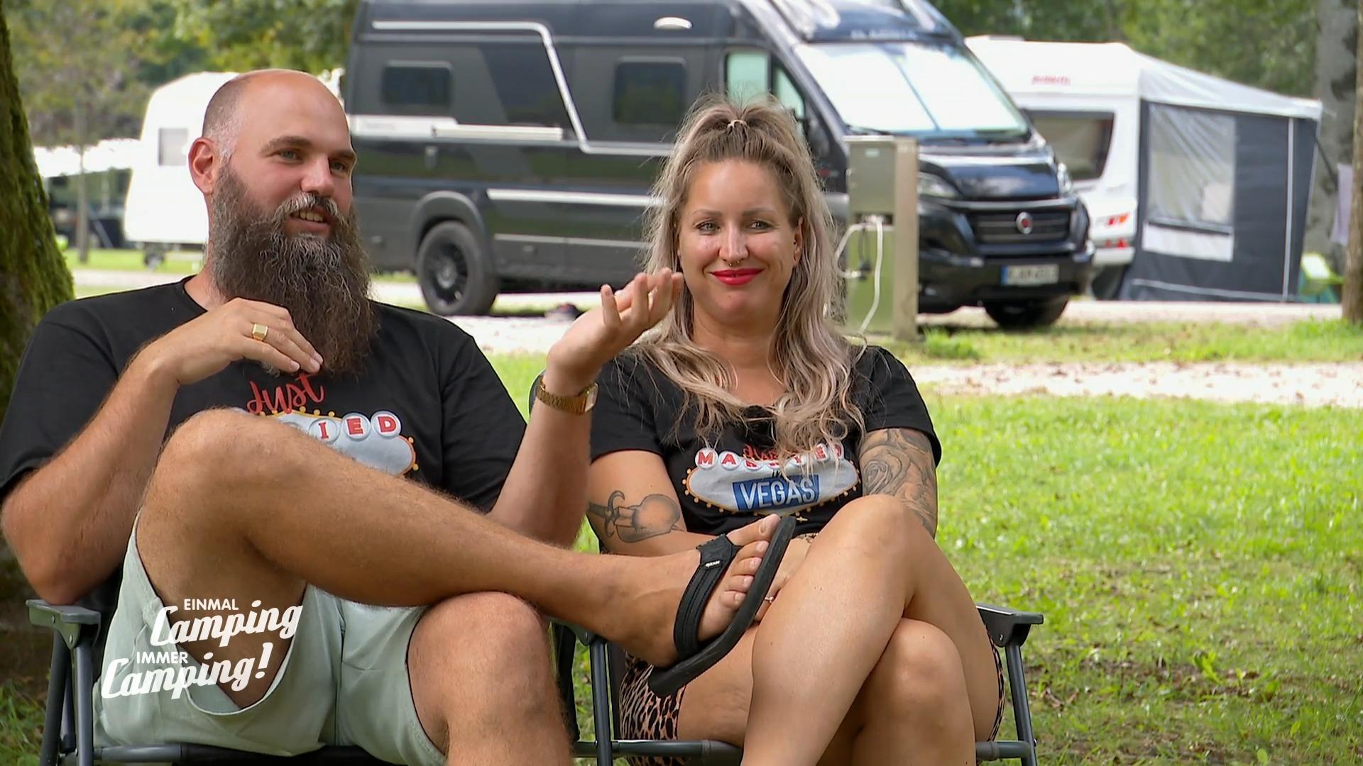 Jules und Max im Camping-Alltag