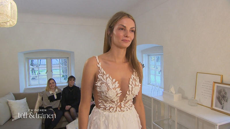 Die A-Linie mit Spitze bringt Julia durcheinander