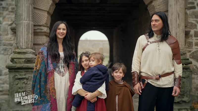 Ayse und Wesley kaufen ein 400 Jahre altes Schloss