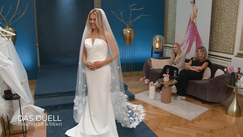 Christina geht mit zwei Kleidern in Führung