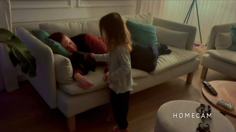 Tochter Maja begegnet Phibi zum ersten Mal