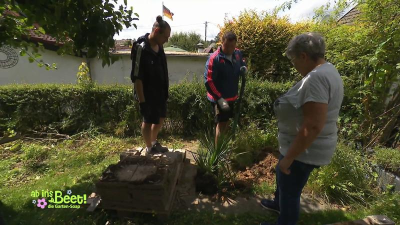 Familienprojekt unter der Pergola
