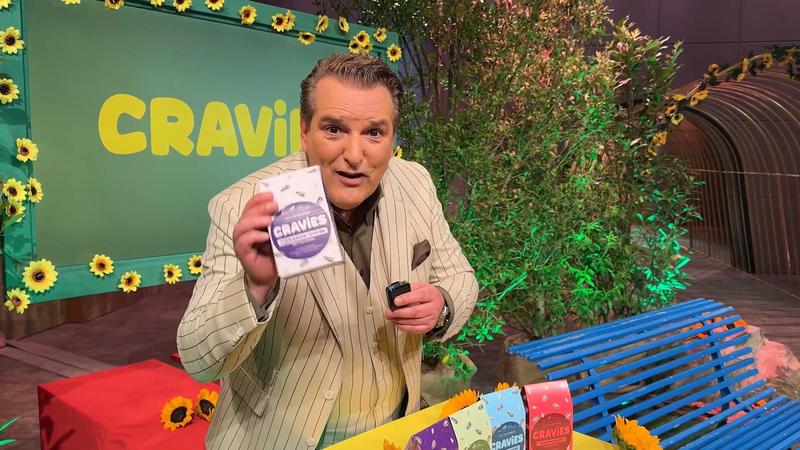 Ralf schnappt sich die leckeren Sonneblumenkerne
