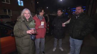 Ein Gast erscheint mit leeren Händen