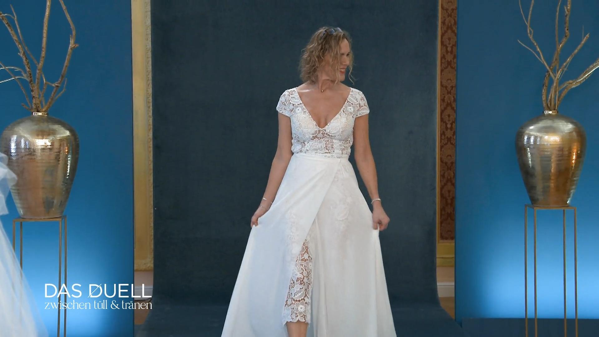 Carolin setzt auf einen Hosenanzug