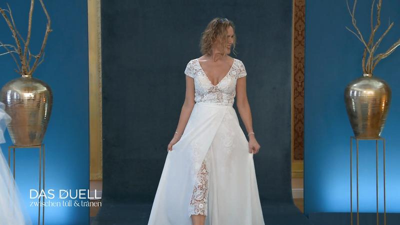 Carolin setzt auf einen Hosenanzug