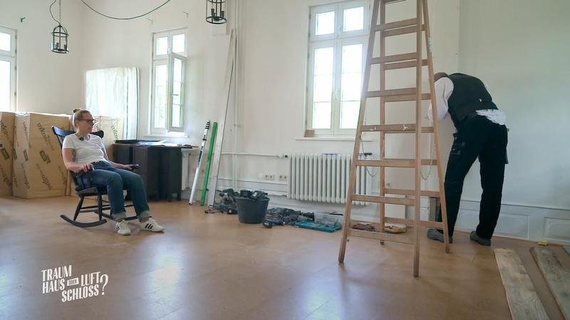 Axel und Nicole ziehen eine Wand