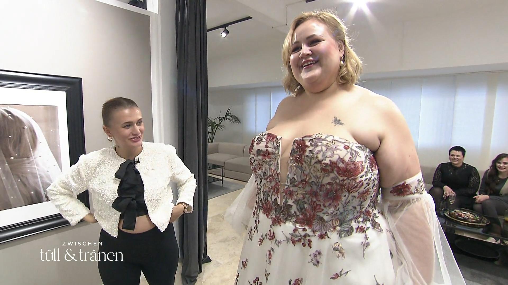 Wird Viki Julia das perfekte Kleid zeigen?