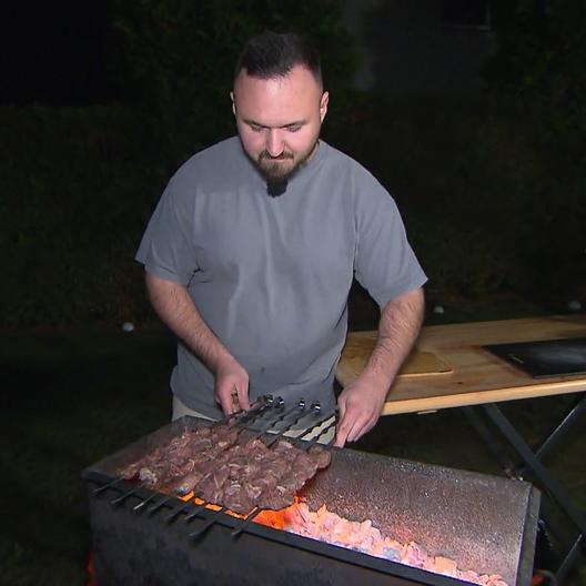 Der zweite Tag bei „Das perfekte Dinner“ bei Paul wird mächtig heiß.