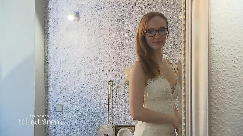 Kann Saskia ein Kleid fürs Standesamt wählen?