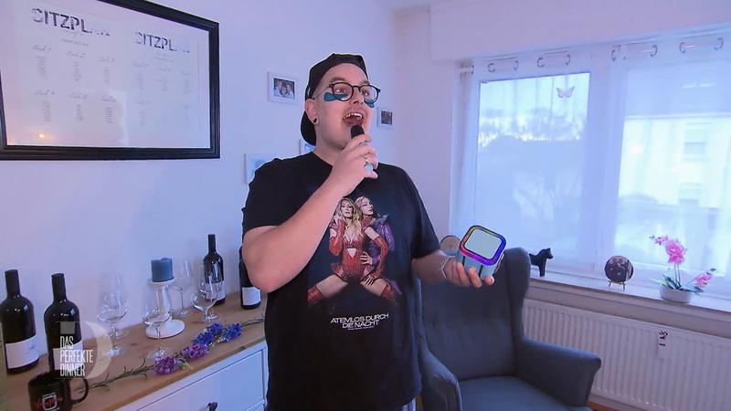 Flo steht auf Karaoke