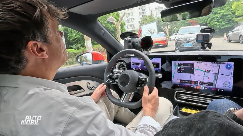 Autonome Fahrt durch die Innenstadt Shanghais