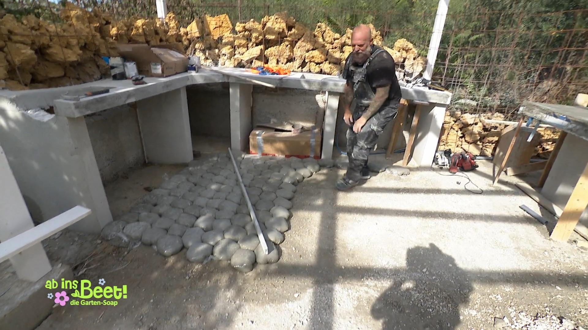 Micha zaubert Beton-Kunst in Kugelform