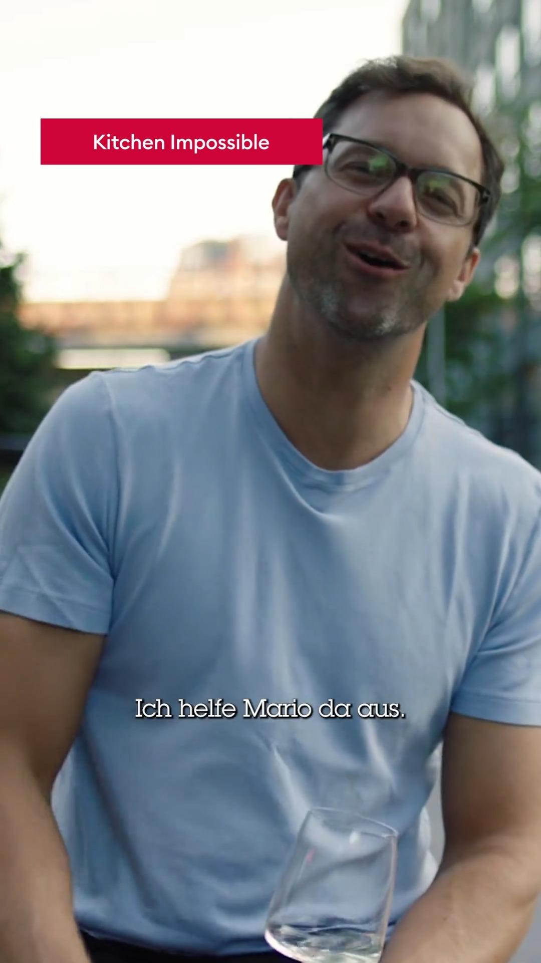 Edi Frauneder hilft seinem Kollegen