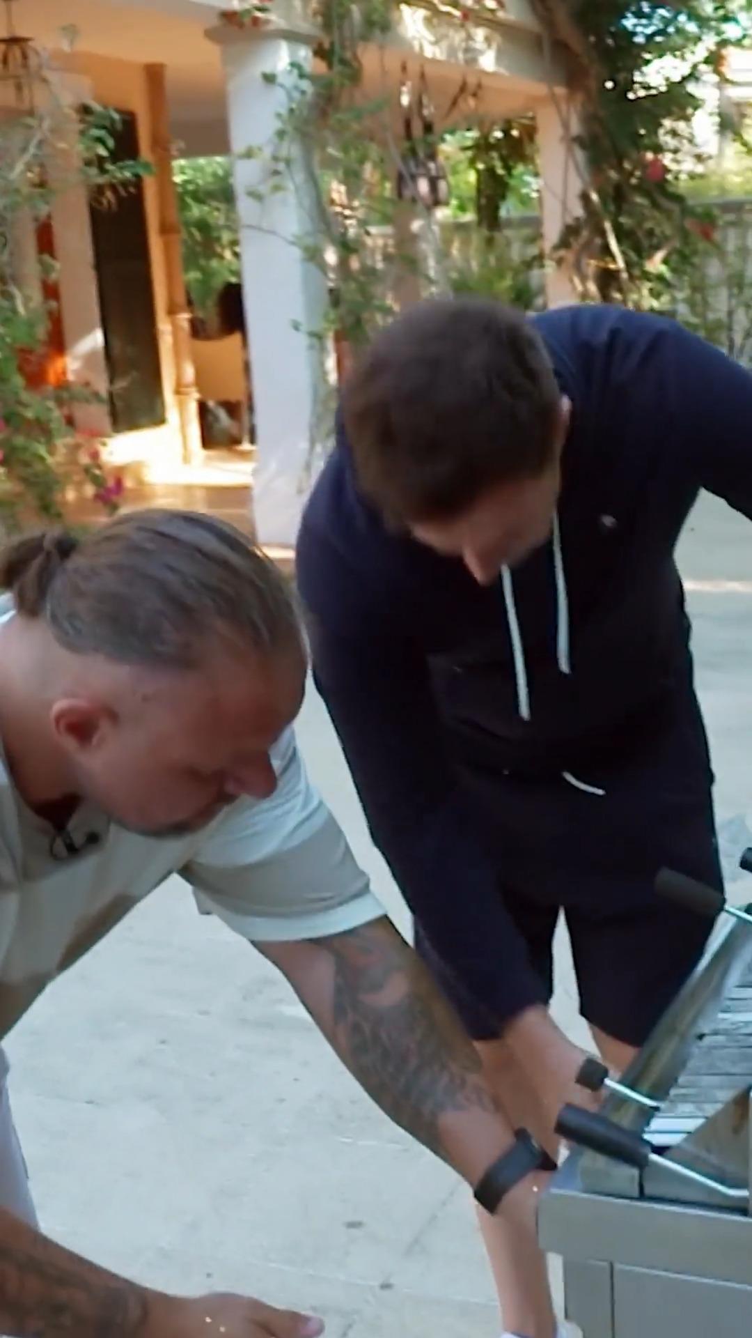 Lucas kriegt den Grill nicht an