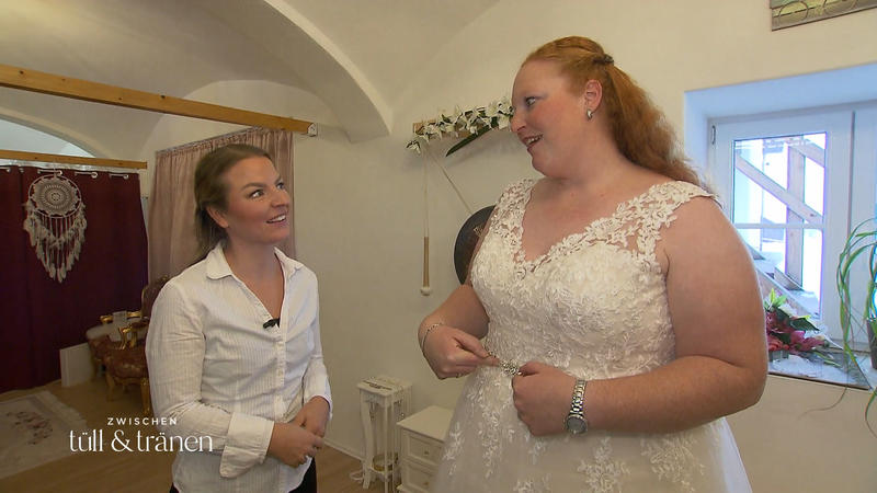Monika will beim Kleid ein besonderes Highlight
