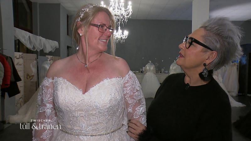 Im Brautkleid fühlt sich Kerstin richtig schön