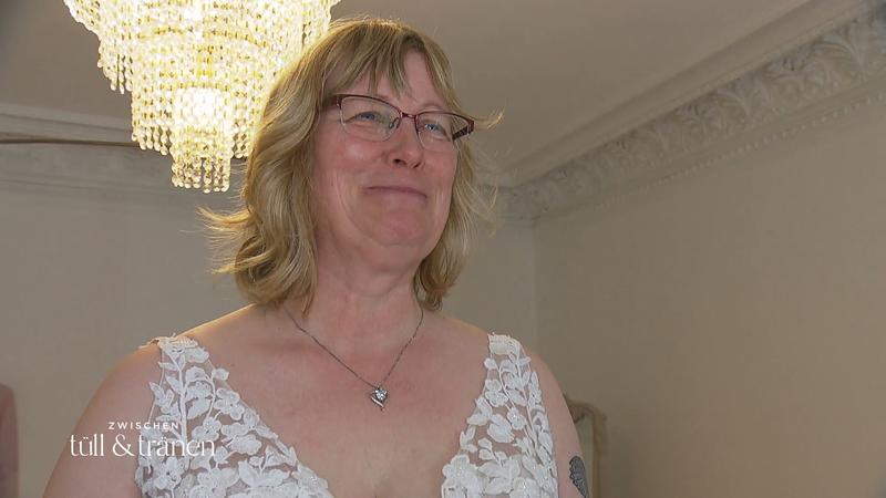 Ulrike testet die leichte A-Linie mit Perlenspitze