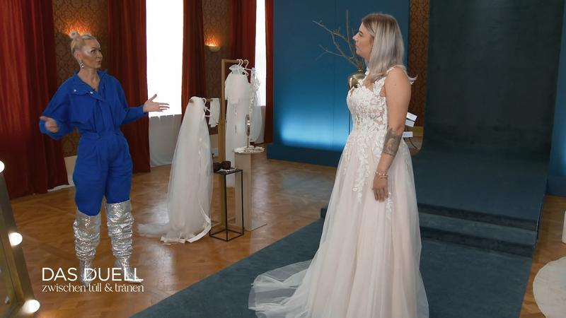 Vikis romantisches Kleid trifft Aleksandras Herz